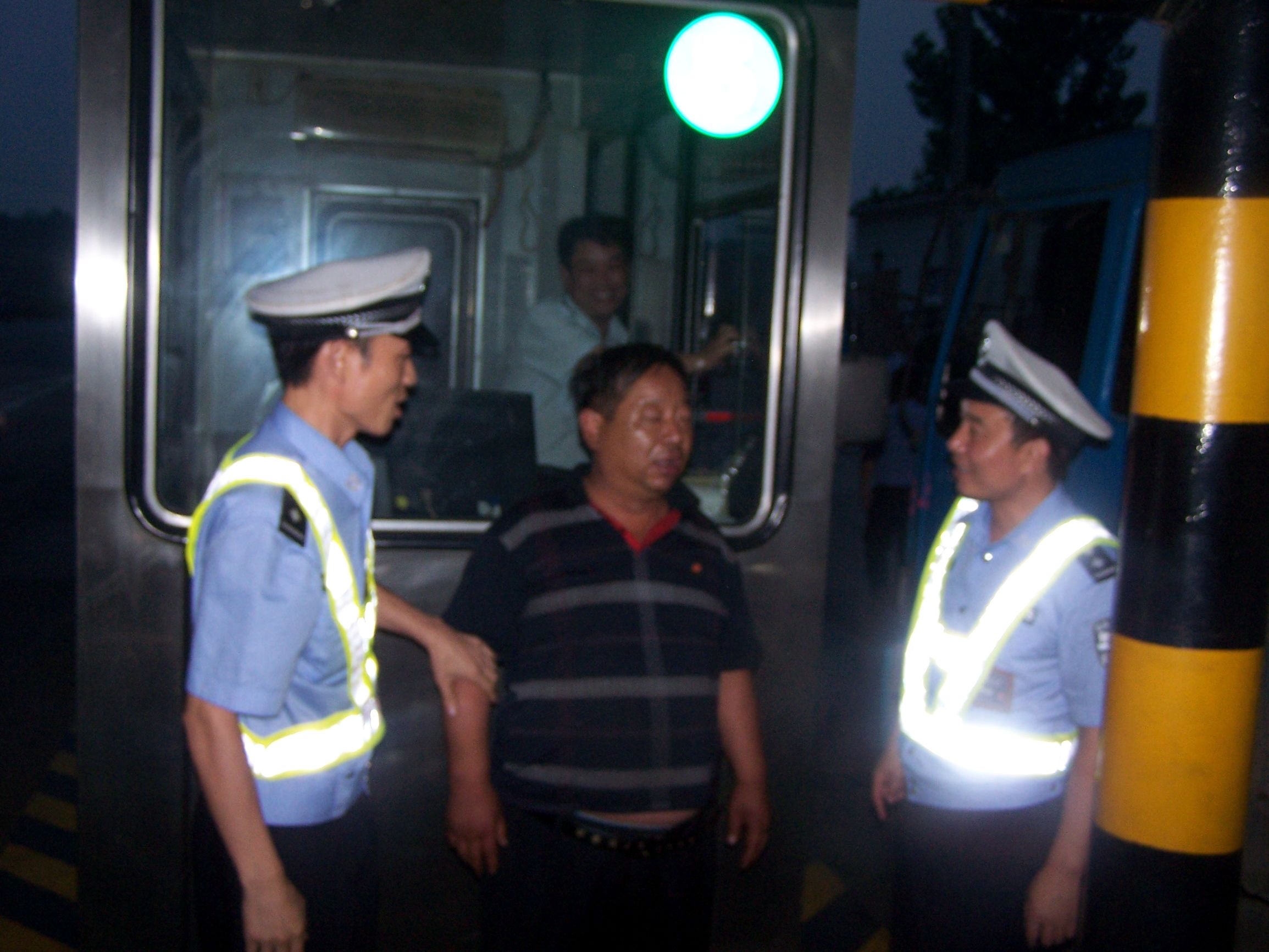 #我们的英雄#高速雷锋齐凤利:生死瞬间,救人场景不止一次上演