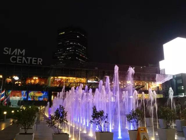 揭秘:真实的泰国人妖,昙花一现的美丽