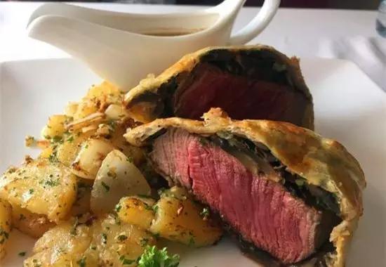 揭秘:真实的泰国人妖,昙花一现的美丽