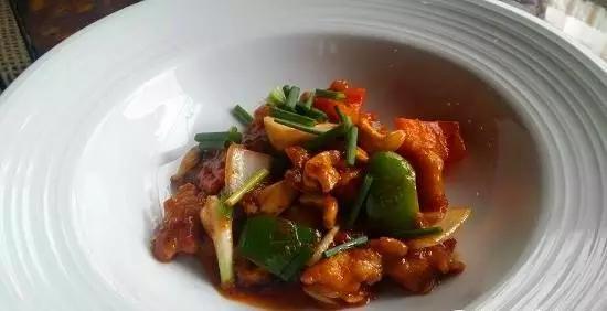 揭秘:真实的泰国人妖,昙花一现的美丽