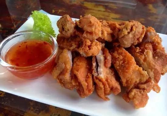 揭秘:真实的泰国人妖,昙花一现的美丽