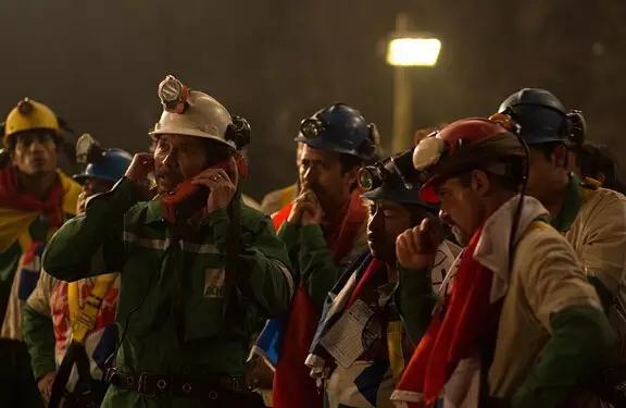 33名矿工被困地心69天后全部生还,地心营救真实事件埋在地下两个月