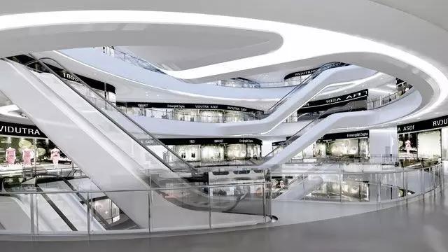 身处边缘,她以无与伦比的才华勤奋个性,勇敢地活出了自己