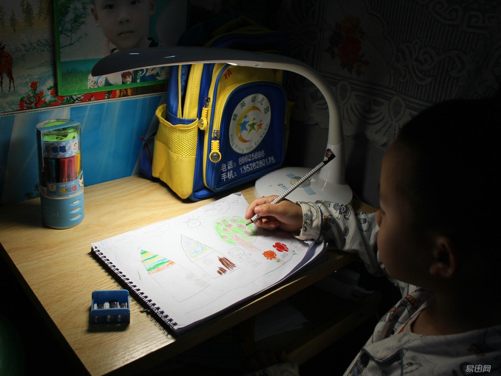 儿童护眼智能台灯学习专用,儿童护眼台灯智能感光