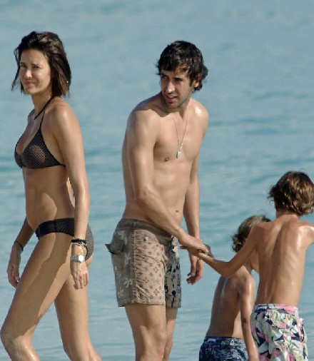 足球队高峰的妻子,足球高峰的老婆是谁