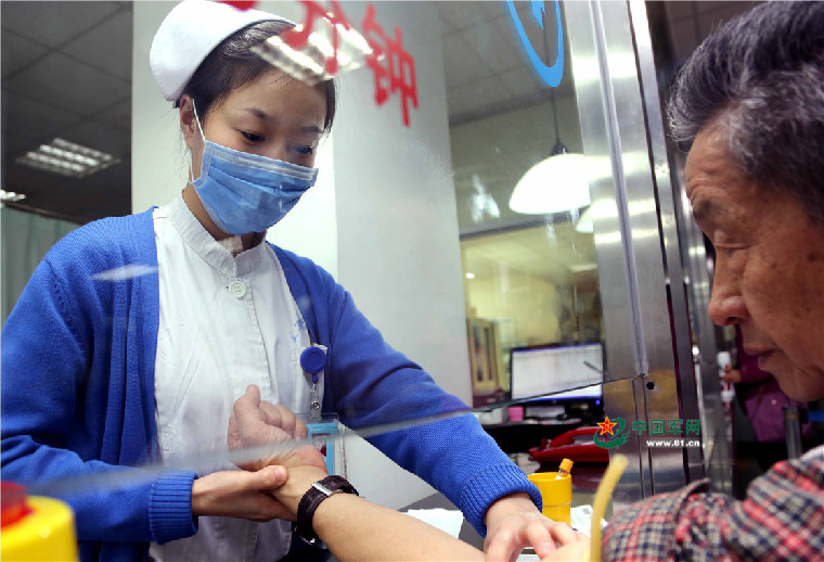 A4腰？听听空军“女神”怎么说