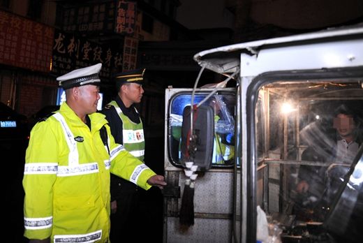 柳州运管查非法营运,柳州严查电动三轮车