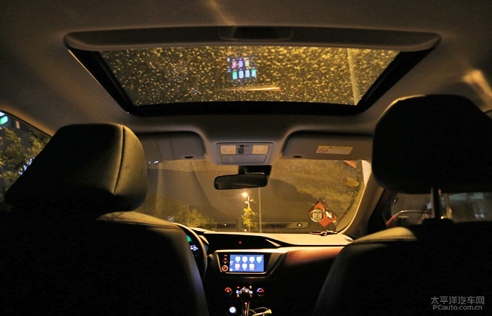 外观和实用方面也各有特色,蓝鸟外观漂亮