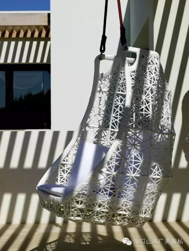 躲在山中偷得浮生半日闲,坐在河边吹吹风偷得浮生半日闲