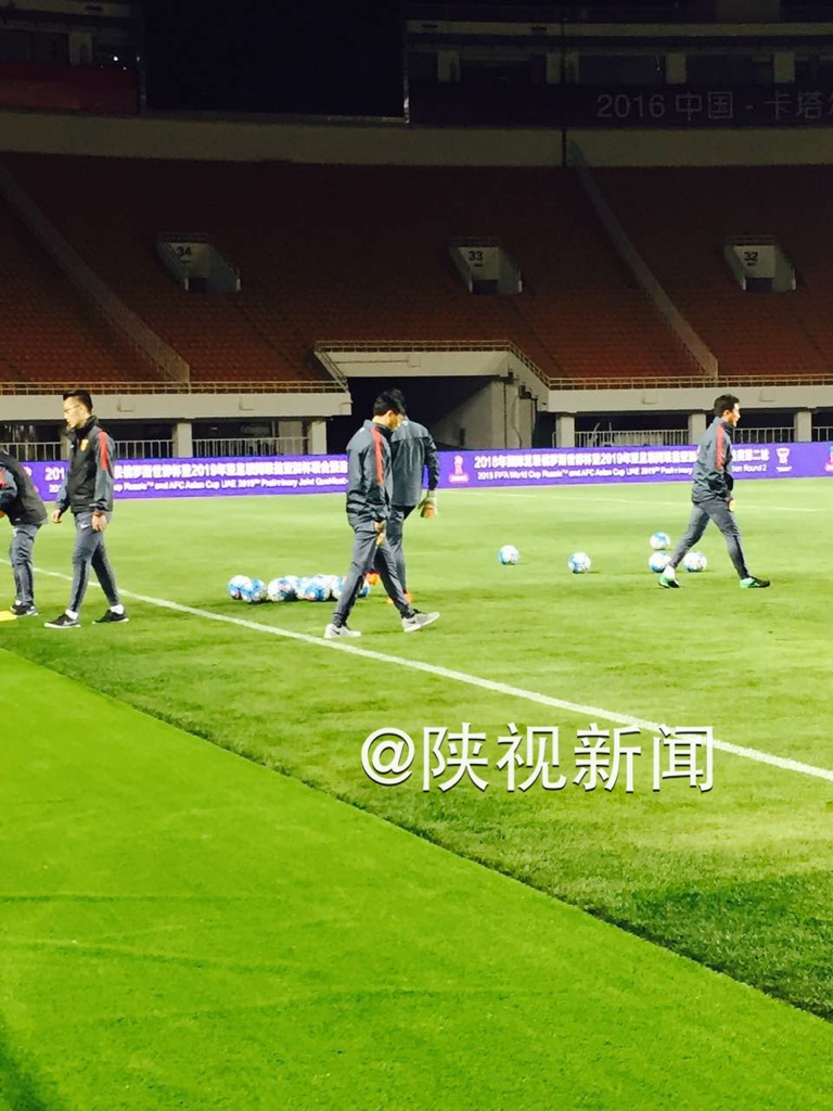 国足启程赴多哈开启12强赛,国足备战世预赛训练视频