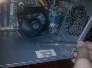 机箱漏电的原因及解决方法,电脑下雨机箱漏电什么原因