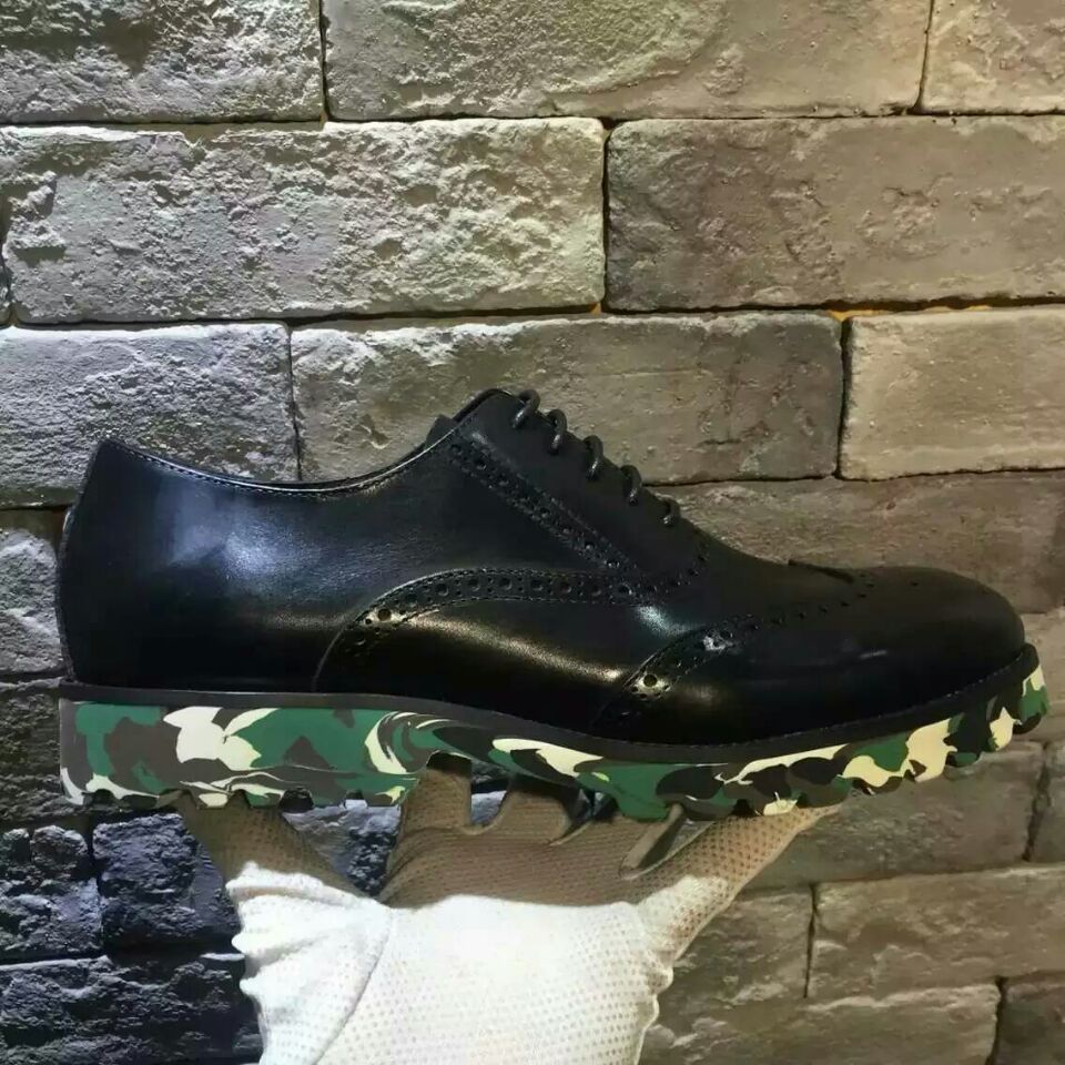 prada衣服新款主推系列 (prada中古款跟专柜款白标一样吗)