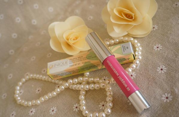 唇蜜唇膏唇釉哪个好用,唇膏唇釉唇彩谁更持久不脱妆