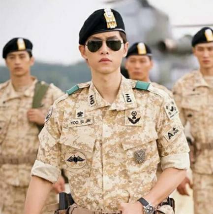 太阳镜戴出大牌范儿视频效果,太阳镜戴出了高级感