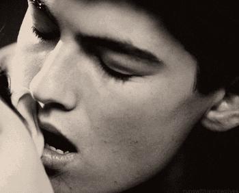 接吻不只靠舌头，试过“这部位”会让对方很难忘记你！