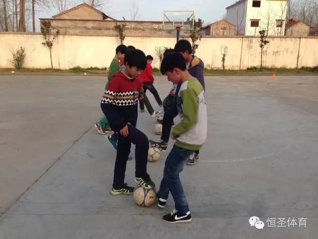 给孩子足够的锻炼才是最好的教育,传授技能给孩子