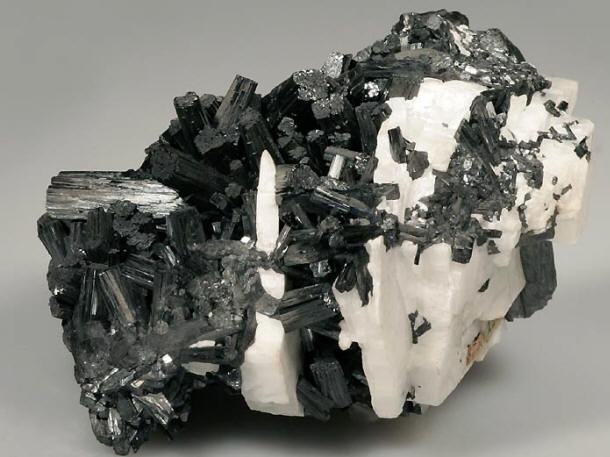 蓝宝石原矿全过程,迪拜顶级奢侈原矿宝石