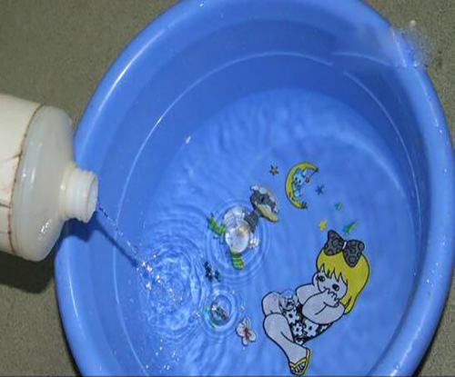 入住以后墙顶乳胶漆开裂怎么处理,用了除霉剂墙面开裂起泡怎么办