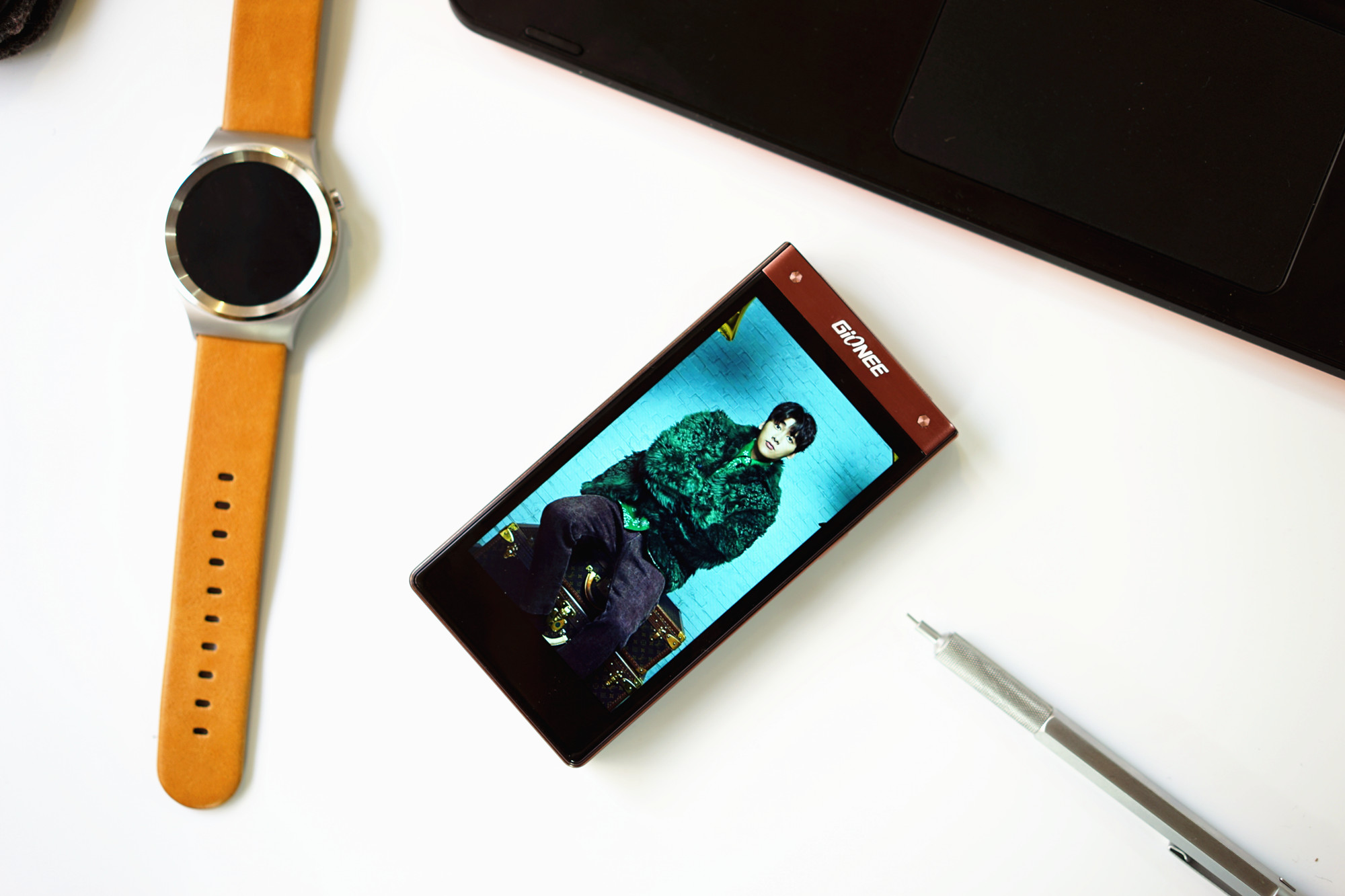 打破陈规翻转新时代：金立天鉴W909旗舰首评