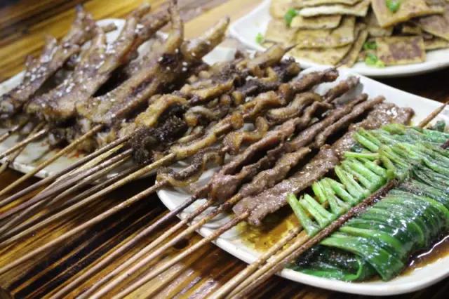 勾魂的黎塘风味烧烤店正在艾特你！约不约？