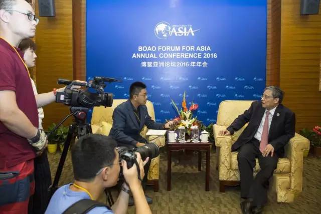 用户说｜三十度没带正装，商旅人士的必备烦恼