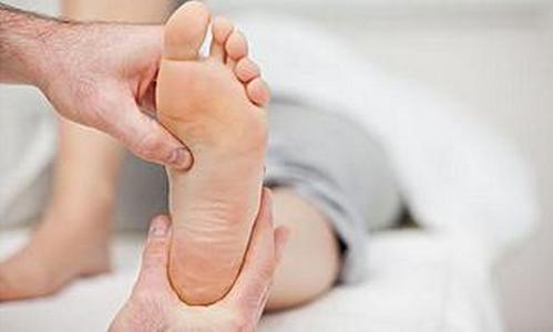 有什么办法可以减轻孕期眼部水肿,孕期腿部水肿一般从几月份开始