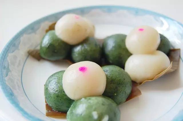 赶在清明之前，为自己做一只青团|一切时节皆与故土食物相关