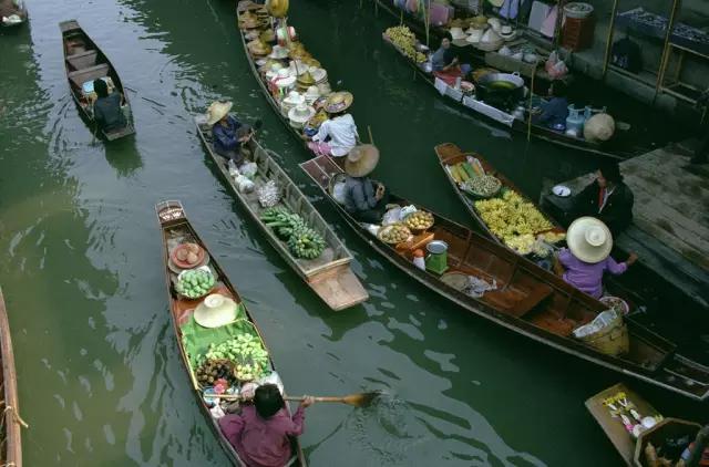 揭秘:真实的泰国人妖,昙花一现的美丽