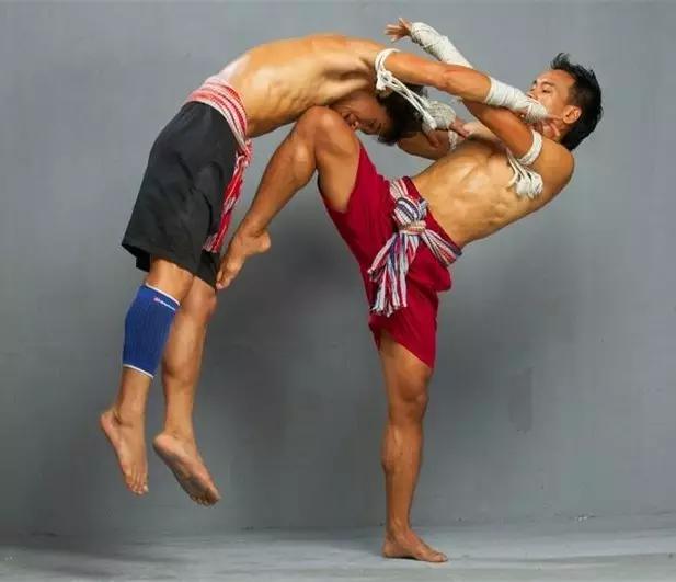 揭秘:真实的泰国人妖,昙花一现的美丽