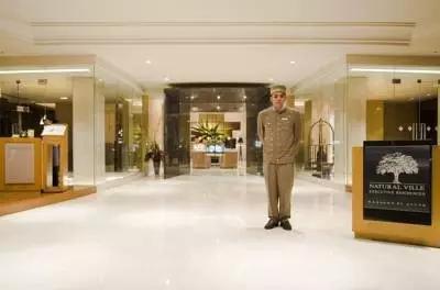 揭秘:真实的泰国人妖,昙花一现的美丽