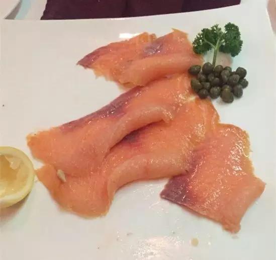 揭秘:真实的泰国人妖,昙花一现的美丽