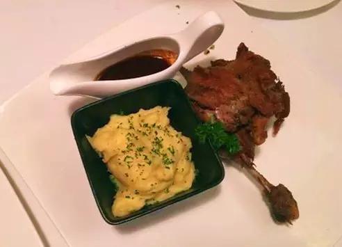 揭秘:真实的泰国人妖,昙花一现的美丽