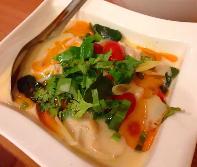 揭秘:真实的泰国人妖,昙花一现的美丽