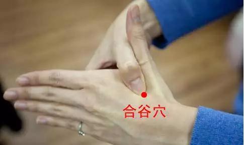 晕车掐手哪里可以缓解,晕车捏哪个手指头