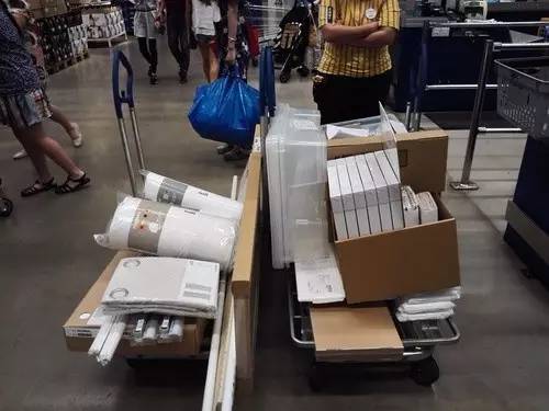 90后夫妻小卧室改造,95后小伙花12万改造200平破旧小屋