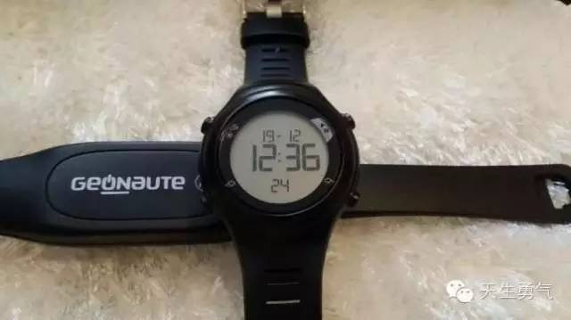 秋冬季专业跑步装备必买清单,跑步必备的七款装备有哪些