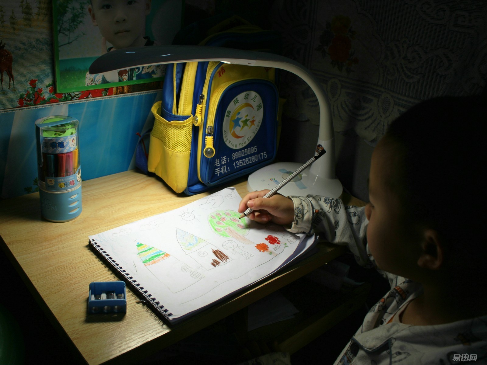 儿童护眼智能台灯学习专用,儿童护眼台灯智能感光