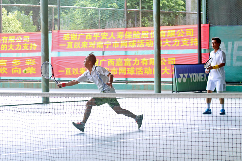 国庆长假这里不休息，南宁第四届“绿城杯”网球黄金联赛延续精彩