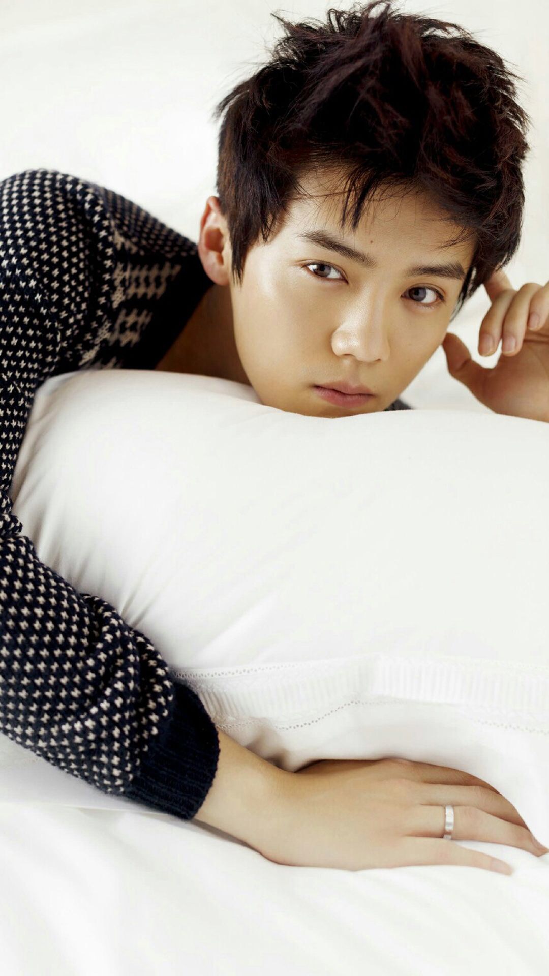 鹿晗高清手机壁纸大图,鹿晗高清壁纸2017卡通