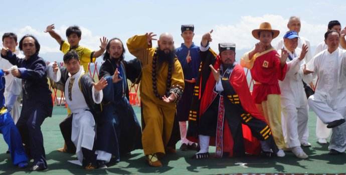 隔空给葛优拔牙:一直在红火,从未被超越!打假俱乐部:真幽默!