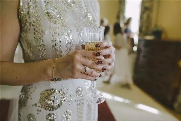 婚戒买品牌还是定制,买婚戒选择哪个品牌比较好