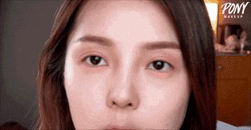 皮肤偏黑适合什么颜色口红显白,卡姿兰口红哪个色号显白显年轻