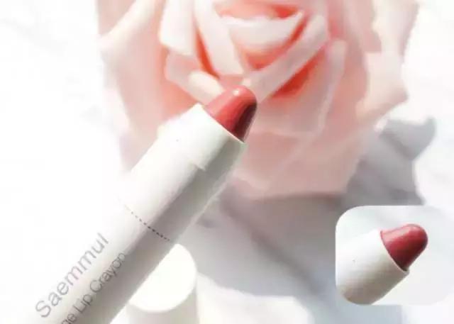 皮肤偏黑适合什么颜色口红显白,卡姿兰口红哪个色号显白显年轻