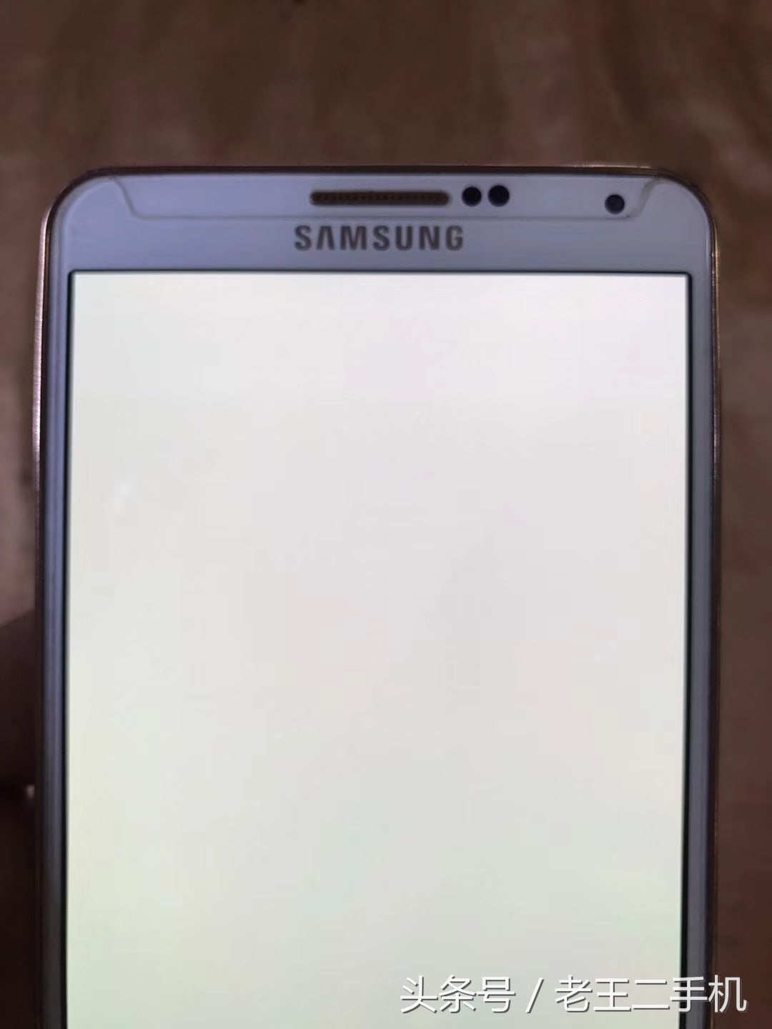 性能好两百元以下的手机,五六百左右的二手机