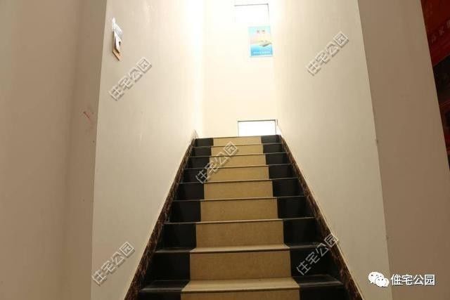 湖北二层农村自建小别墅毛坯造价,为什么农村自建房轻钢别墅不多