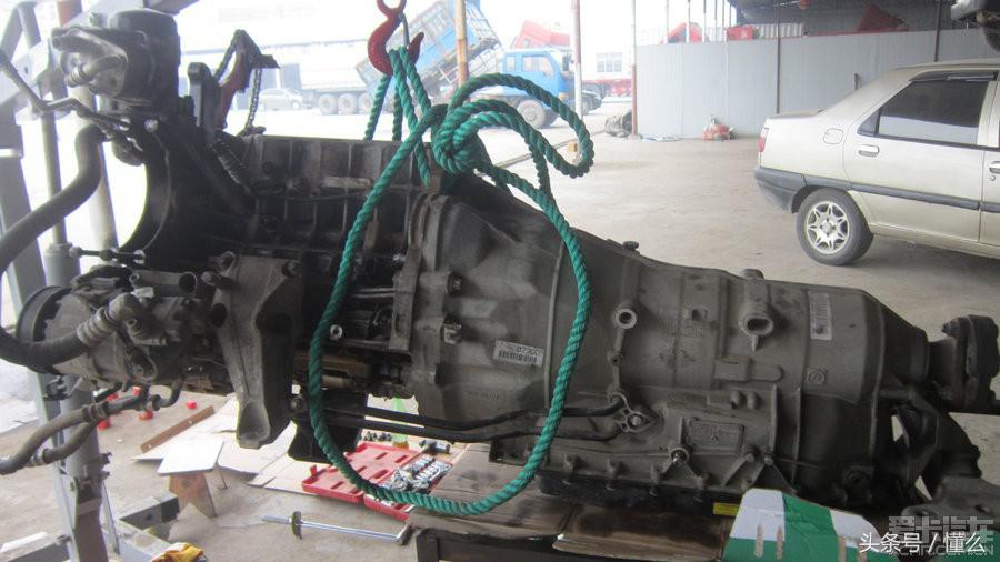 宝马320I大修发动机解决严重烧机油、冒蓝烟、尾气发臭问题