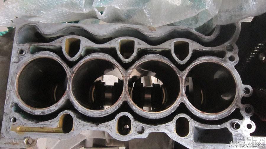 宝马320I大修发动机解决严重烧机油、冒蓝烟、尾气发臭问题