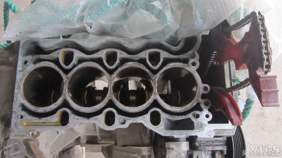 宝马320I大修发动机解决严重烧机油、冒蓝烟、尾气发臭问题
