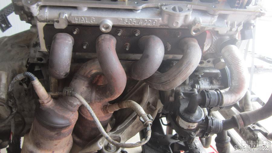 宝马320I大修发动机解决严重烧机油、冒蓝烟、尾气发臭问题