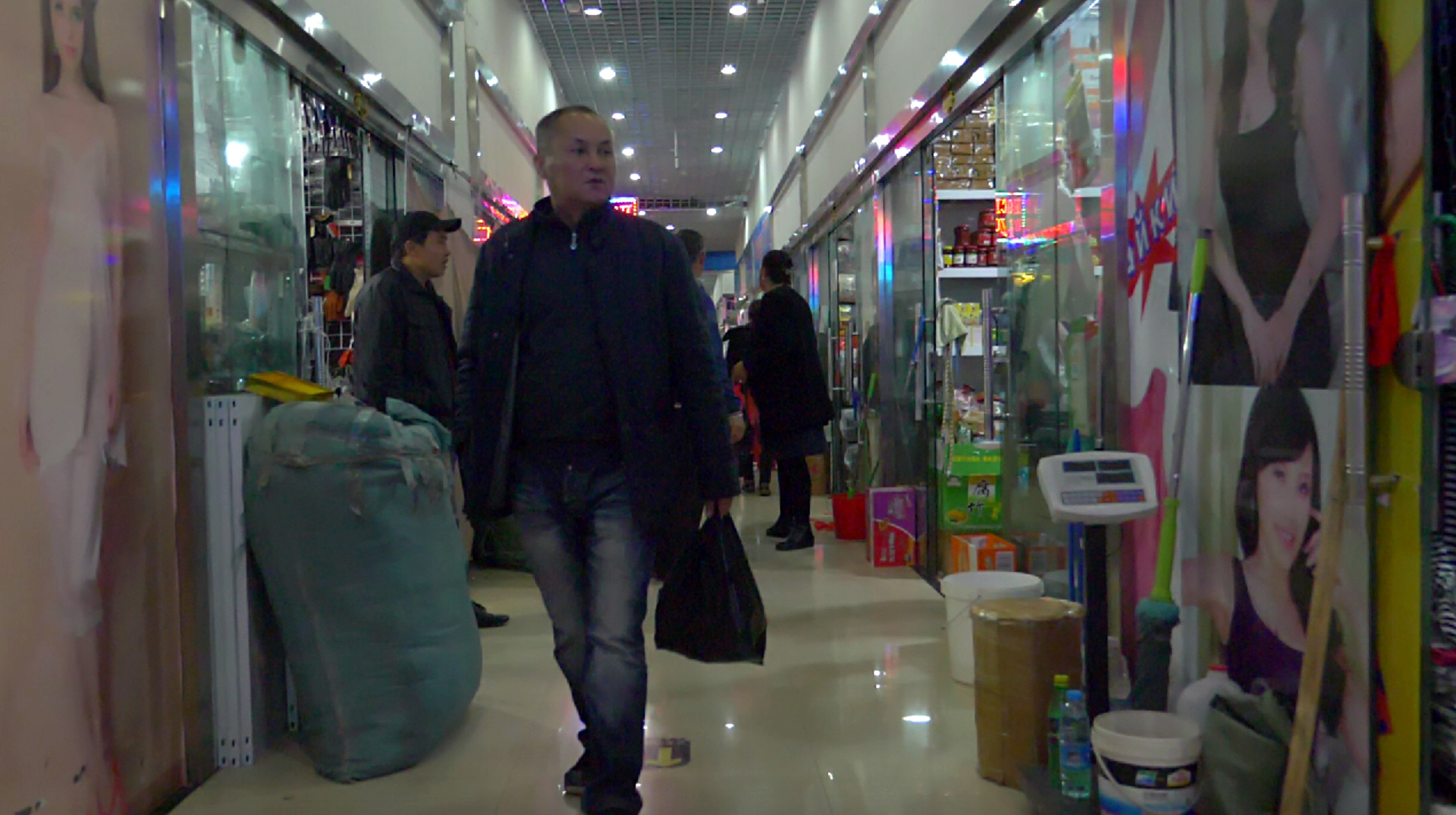 一群90后自驾*疆新**霍尔果斯解密中国哈萨克斯坦合作中心